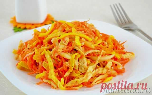 Оригинальный куриный салат с омлетной лентой