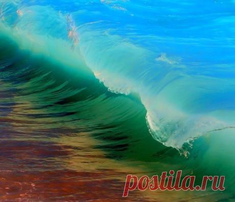 Kaihalulu Red Sand Beach, Maui - beautiful  |  Найдено на сайте thefancy.com.