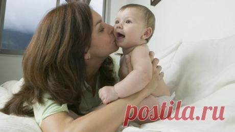 Милые глазёнки. Чубчик набочок. Крепкие ручонки - это мой Сынок! Светятся восторгом мамины глаза. Маленькое счастье рядом с ней, всегда! И пусть будет мирно на Земле родной, ЧТОБ ВСЕГДА СМЕЯЛСЯ ЧЕЛОВЕЧЕК MОЙ! / Рукодельница