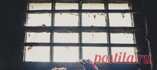 Распространение Covid-19 заставило людей по всему миру ограничиться своим жилищем и отказаться от прогулок на свежем воздухе. Можем ли мы избежать упадка сил во время самоизоляции? Нельсон Мандела, лидер освободительной борьбы в ЮАР и бывший боксер, сохранил хорошую физическую форму, будучи заключенным в течение 27 лет. Как ему это удалось? #коронавирус #познаниесебя #изоляция #снятиестресса #нельсонмандела