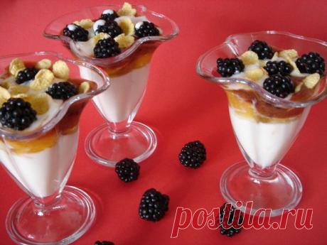 Творожный десерт с фруктами