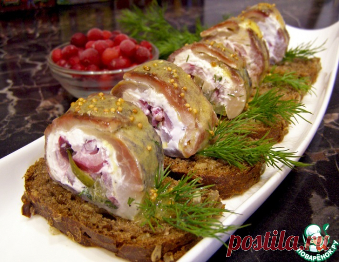 Закусочные рулеты из сельди – кулинарный рецепт
