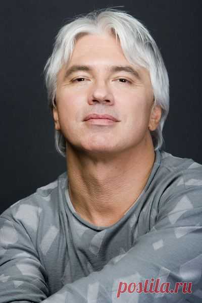 Пользователь Nina Smirnova сохранил этот пин на доску «Музыка»
Дмитрий Хворостовский (Dmitri Hvorostovsky)  |  Pinterest