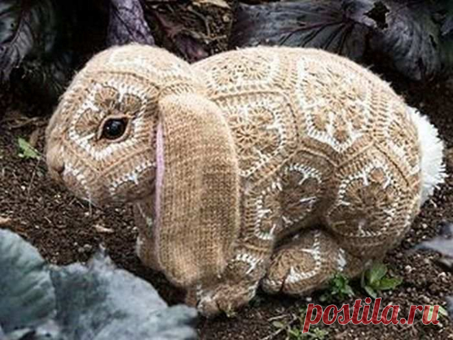 Вязаный кролик из мотивов - схема и описание вязания крючком
