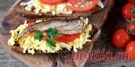 8 вкусных бутербродов со шпротами, которые вы полюбите - Лайфхакер