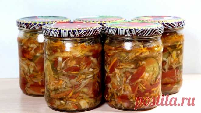 Овощной салат на зиму Яркий и вкусный салат на вашем столе к любому гарниру и как  любимая закуска! Ингредиенты на 5 ПРОСТЕРИЛИЗОВАННЫХ БАНОК ПО 500 мл: Огурцы - 0,5 кг Помидоры - 0,5 кг Болгарский перец - 200 гр. Лук репчатый - 150 гр. Капуста - 200 гр. Морковь - 200...