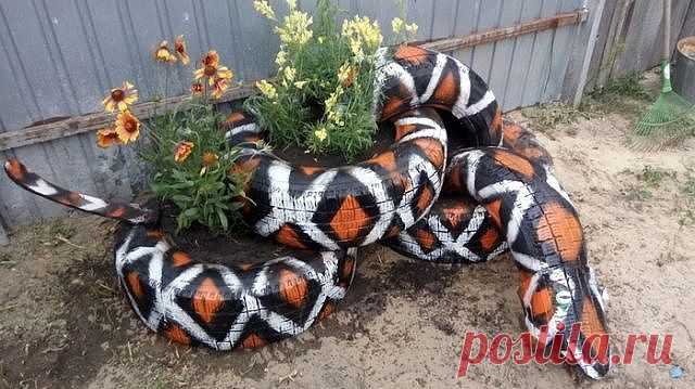 Муж на даче сделал клумбу из колёс...зашёл пьяный сосед...чуть не увезли с инфарктом...))))