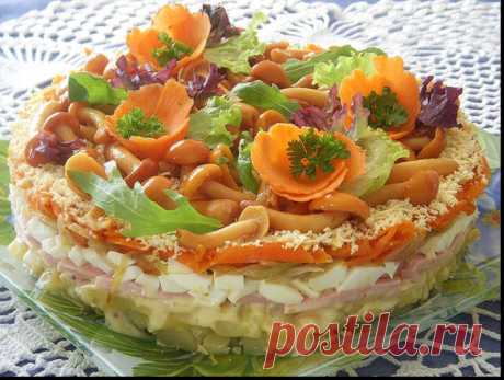Красивый ,вкусный праздничный салат . .
