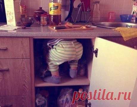 Конфеты они от меня спрятали! Думали, не найду?!