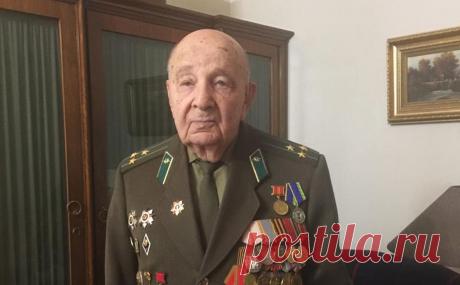 В Москве в возрасте 100 лет умер ветеран и связист КГБ Евсей Доброневский. Ветеран Великой Отечественной войны, связист Комитета госбезопасности (КГБ) Евсей Доброневский умер в Москве в возрасте 100 лет.