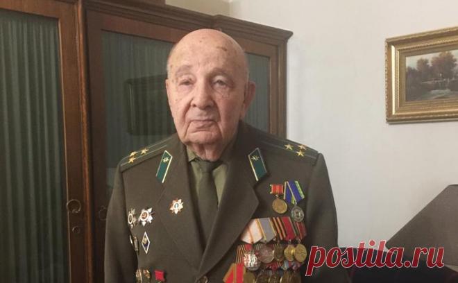 В Москве в возрасте 100 лет умер ветеран и связист КГБ Евсей Доброневский. Ветеран Великой Отечественной войны, связист Комитета госбезопасности (КГБ) Евсей Доброневский умер в Москве в возрасте 100 лет.