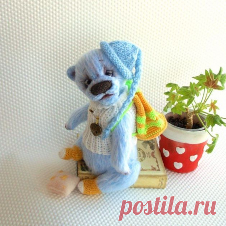 Сначала мы учим детей, а потом они учат нас!😊Раскритиковала дочь мой профиль, буду исправлять!  А как вы относитесь к критике? 🐻Мишутка любит поспать, но в дорогу всегда готов🎒