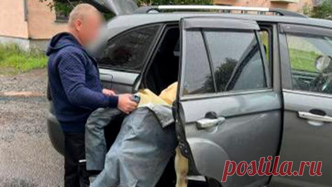 Россиянин похитил и избил подростка из-за детской ссоры. В Беломорске оглашен приговор мужчине, который похитил и сильно избил подростка, поссорившегося с его сыном. Об этом сообщает СУ СК РФ по республике Карелия. 46-летний житель Беломорска решил защитить своего сына от обидчика и наказать ...