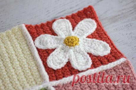 Соединение вязаных мотивов и аппликация.