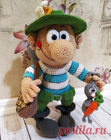 Охотник Гриша амигуруми. Схемы и описания для вязания игрушек крючком! Бесплатный мастер-класс от Юлии Головиной по вязанию охотника по имени Гриша. Высота вязаной игрушки примерно 22 см. Для изготовления такой очаровател…