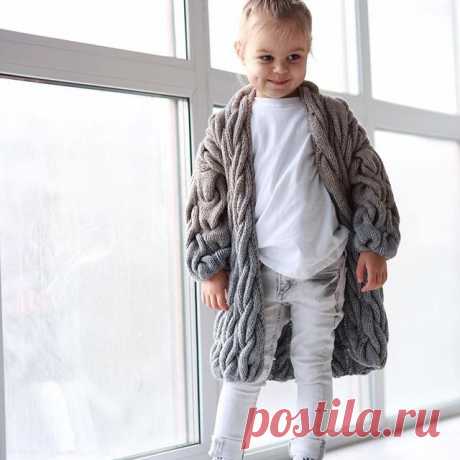 Невозможно мягкий,теплый и нереально стильный😍,еще и на куколках 😍👏🏻👏🏻👏🏻☺️,мы знаем,что делаем😉и для кого 😉👸🏼С любовью #miko_kids ❤️#любимточтоделаем #сделанослюбовь #conceptkidswear #fashion #fashionkids #кардиган #кардиганназаказ #кардиганвналичии #стильныедети #стильнаяодежданазаказ #стильнаяодеждадлядетей