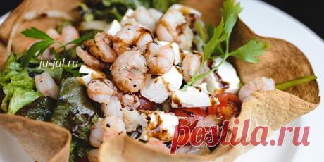 Греческий салат с креветками, сыром и помидорами. Как просто приготовить вкусный салат греческой кухни с креветками
