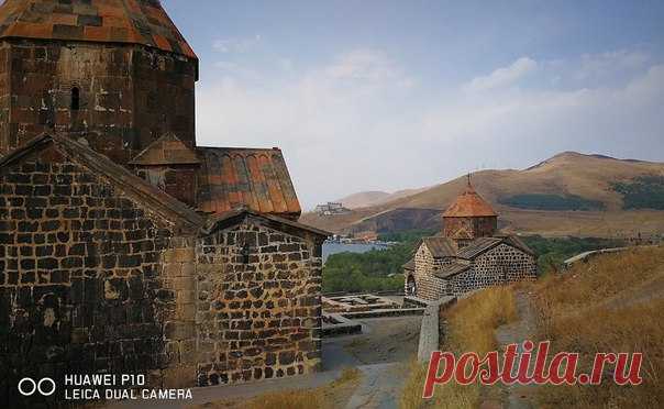 Сможет ли камера смартфона выручить профессионального фотографа в рабочей поездке? Фотограф «NG-Россия» Кирилл Самурский взял в путешествие в Армению новый Huawei P10 – и делится впечатлениями.