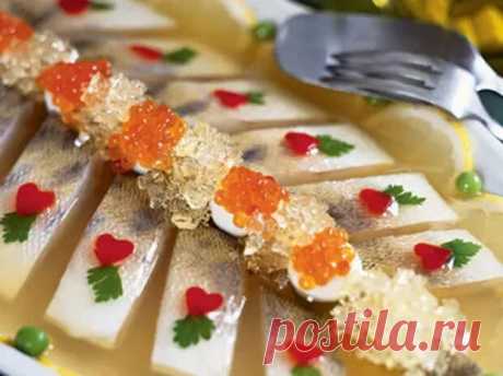 Готовим заливную рыбу: лучшее блюдо на Новогодний стол - Будет вкусно - 1 декабря - 43427390002 - Медиаплатформа МирТесен Новый год – это время, когда мне хочется удивлять гостей необычными и вкусными блюдами. Одним из таких является заливная рыба, которая не только удивит всех присутствующих, но и станет главным украшением праздничного стола. В этой статье я расскажу вам, как приготовить заливную рыбу, чтобы она - 1 декабря - 43427390002 - Медиаплатформа МирТесен
