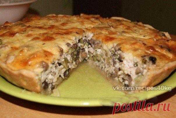 Очень вкусный пирог с курицей и шампиньонами

Итого на 100 грамм - 90.36 ккал: Белки- 9.11 Жиры - 3.03Углеводы - 6.37

Ингредиенты:
филе куриное 140 г
шампиньоны (в т. ч. замороженные) 200 г
лук репчатый 1 шт. 
яйцо 2 шт. 
цельнозерновая мука 50 г
разрыхлитель 1/2 ч. л. 
молоко 0% 150 г
приправы, специи и соль по вкусу

Приготовление:
Готовится легко, ингредиентов не много. Приятно то, что его можно видоизменять по своему вкусу, главное, уловить принцип и пропорции.
Прекра...