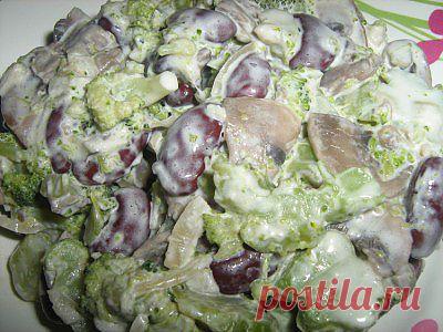 Салат с брокколи и шампиньонами