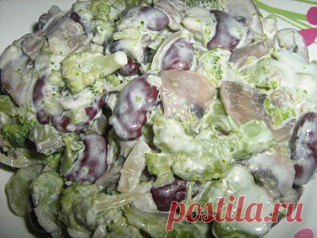 Салат с брокколи и шампиньонами