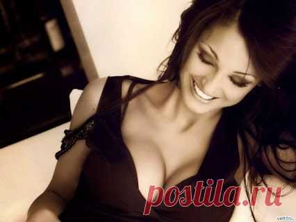 Приятно когда улыбаются твоему присутствию. Хочется улыбнуться в ответ.