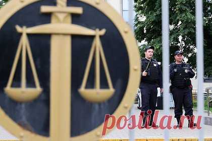 Суд оштрафовал «Новую газету» на полмиллиона рублей за фейки о российской армии. Басманный суд Москвы в среду оштрафовал издательский дом «Новая газета» на полмиллиона рублей за фейки о российской армии. Суд признал виновной «Новую газету» по части 1 статьи 20.3.3 КоАП РФ («Публичные действия, направленные на дискредитацию использования Вооруженных сил России в целях защиты интересов РФ»).