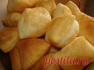 Казахские баурсаки.
500 мл. молока
2 ст. л. сметаны
30 гр. сливочного масла
200 мл. подсолнечного масла
2 ст. л. сахара
1 ч. л. соли
10 гр. дрожжей
1 кг. муки
Описание
Очень вкусные, сытные, пышные баурсаки - ни один дастархан у казахов не обходится без них.
Причём у каждой хозяйки свой фирменный рецепт.
Способ приготовления
1.В стакан наливаем 1/3 воды, добавить немного сахара, добавить дрожжи, накрыть блюдцем. Дрожжи должны подняться шапкой.
2.Замесить тесто, добавляя все ингредиенты и д