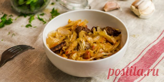 Как потушить капусту с мясом - Лайфхакер