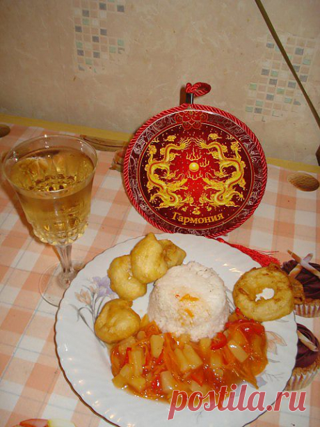 Рыба в кляре с кисло сладким соусом.