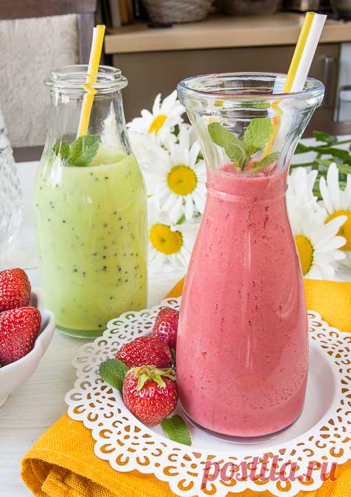 Фруктово-ягодный ласси на Вкусном Блоге Ласси – это индийский напиток на основе йогурта. Готовить его просто – достаточно перебить вместе йогурт, интересный вкусовой ингредиент и какой-нибудь подстаститель – например, мёд или сахар в той или иной форме. Еще могут добавляться специи типа корицы или кардамона. Но сегодня я предлагаю обойтись без них и приготовить ласси…