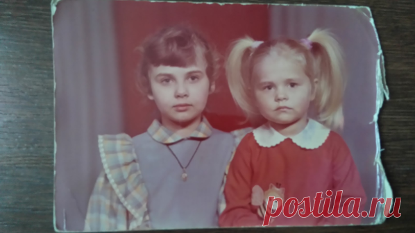 Без истории Новый год — это просто день в календаре. А мы хотим превратить его в сказку. Пока мифотворцы готовили новогодние проекты, вспомнили много смешного и забавного, грустного и веселого из прошлых Новых годов. Мы решили поделиться этими историями с вами, чтобы декабрь был веселее, а ощущения чуда стало ближе. Алена Яицкая, маркетолог МИФДетство, рассказала нам свою историю: «Каждый ребенок верит в чудо и в Деда Мороза. Ну и я верила, а моя семья старательно поддерживала эту веру. Когда…