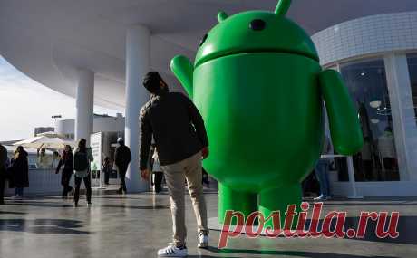 Бизнес предложил убрать операционки на базе Android из госсектора и ТЭКа. Ассоциация разработчиков софта предложила ФСТЭК создать критерии доверенности для мобильных ОС на базе Android, используемых на критической инфраструктуре. Это связано с рисками безопасности, обновлений и лицензирования