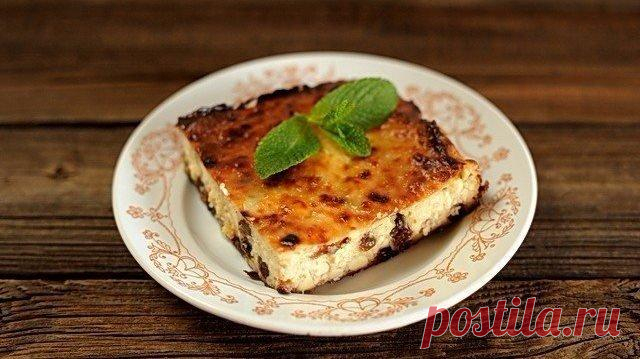 Творожная запеканка с изюмом и бананом