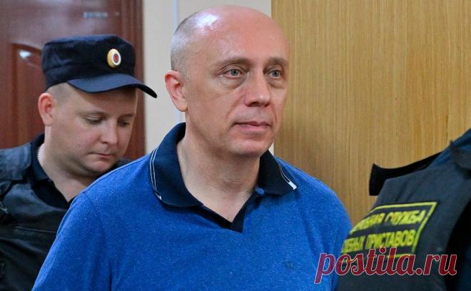 Экс-борцу с коррупцией в ФТС передавали деньги через почтовый ящик. Экс-глава управления по противодействию коррупции в ФТС Дмитрий Мурышов получал деньги от «участников внешнеэкономической деятельности» за отказ от дополнительных проверок, считает следствие. Он не признал вину