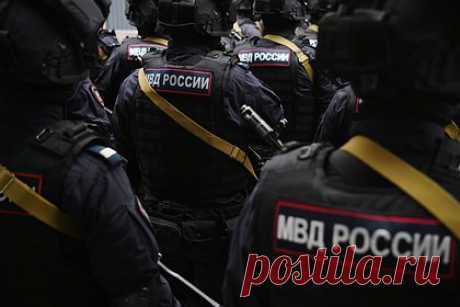В России в 2022 году изъяли около девяти тонн марихуаны. В 2022 году в России правоохранители изъяли около девяти тонн марихуаны, сообщил глава МВД РФ Владимир Колокольцев на заседании Государственного антинаркотического комитета (ГАК). Колокольцев также подчеркнул, что в стране сохранятся строгие меры к наркосодержащей конопле.