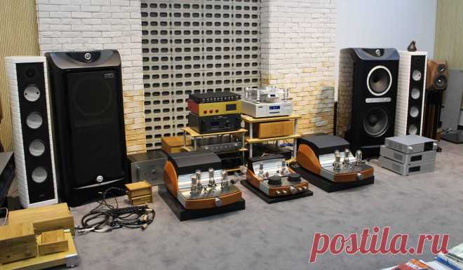 Unison Research Reference Power monoblocks and Reference Pre pre-amplifier driving a pair of Tannoy Kingdom Royal carbon black dual concentric speakers.
