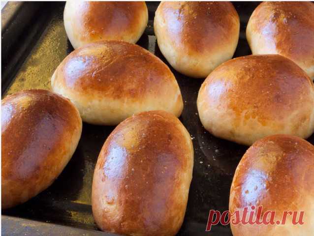 Пирожки с картошкой в духовке мягкие и воздушные

ИНГРЕДИЕНТЫ
мука пшеничная - 480-500 гр.
дрожжи сухие быстродействующие - 7 гр.
сахар - 1 ст.л.
соль - 1 ч.л.
молоко (или вода) - 300 мл.
масло растительное - 50 мг.
ингредиенты для начинки пирожков:
картофель - 800 гр.
лук - 1 шт.
соль
перец
масло растительное для жарки