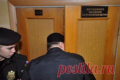 Военный суд посадил молодую москвичку за вербовку террористов. Второй Западный окружной военный суд Москвы вынес приговор 23-летней москвичке Анне Молчановой, сменившей имя на Анису Арабиеву. Девушка признана виновной по статье 205.1 («Вербовка лица к участию в террористической деятельности») УК РФ. Подготовленных ею террористов, которых должны были отправить в Сирию.