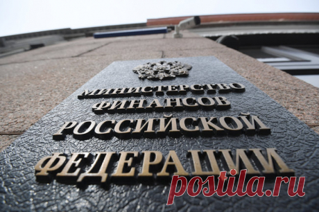 Минфин разъяснил новый налог с процентов по вкладам Минфин сообщил, что налог не коснется процентов, полученных по вкладам в 2020 году, он будет взиматься не со всех процентных доходов по вкладам, суммарно превышающим 1 миллион рублей. Так, при доходе в 72,5 тысяч рублей налог составил бы лишь 1,6 тысяч рублей