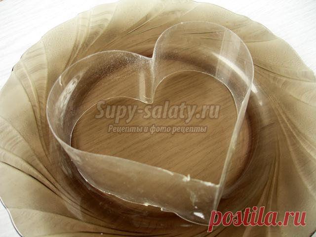 Слоеный салат с курицей и ананасом «Сердце». Рецепт с пошаговым фото