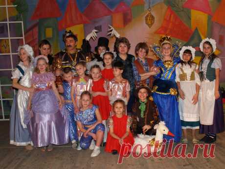 Мюзикл &quot;Проданный смех&quot; по мотивам фантастической повести Джеймса Крюса. Сценарий и музыка Владимира Сидорова. Исполнители - студенты и преподаватели кафедры &quot;Музыкальное искусство эстрады» Магнитогорской государственной консерватории и детский музыкальный театр «Пикколо» под руководством Сарии Малюковой. 2006 г.