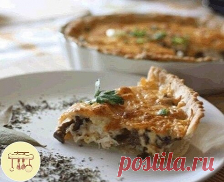 Вкусный до БЕЗУМИЯ и безумно сытный Пирог "Курино-грибной жульен"

Простое в приготовлении и вкусное блюдо с красивым названием. На столе пирог со вкусом настоящего жульена выглядит очень эффектно, а классическое сочетание грибов и сметаны никогда не подведет.

Ингредиенты для теста:
- 1 стакан муки
- 1 яйцо
- 120 г масла сливочного
- 50 г сыра
- соль – щепотка

Для начинки:
- 500 г грибов
- 1 куриная грудка
- 150 г сметаны
- 150 г сливок
- 1 столовая ложка муки или крахма...