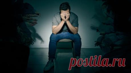 «Мозг начинает проигрывать пережитое заново»: нейробиолог — о способах справиться с ПТСР и паническими атаками. Игра в тетрис является действенным способом справиться с проявлениями посттравматического стрессового расстройства. Эффект от одного сеанса игры может длиться до нескольких недель — к таким выводам пришли шведские учёные. В интервью RT профессор Института когнитивных исследований СПбГУ, доктор биологических наук Ирина Шошина подтвердила эту гипотезу и объяснила, как тетрис влияет на…