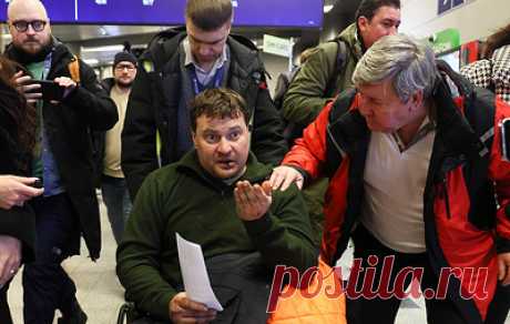 Выживший в Афганистане пилот назвал причиной крушения самолета проблему с топливом. Дмитрий Беляков отметил, что пилоты до последних минут перед авиакатастрофой принимали меры по экстренной посадке самолета