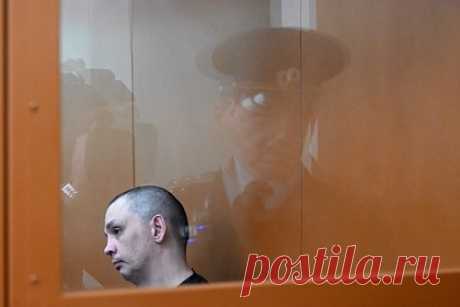 Обвиняемого в покушении на российского журналиста отправят на лечение. Жителя Москвы Василия Стрижакова, обвиняемого в подготовке убийства журналиста Владимира Соловьева, отправят на принудительное лечение. Генпрокуратура направила во 2-й Западный окружной военный суд, который рассматривает уголовное дело москвича, ходатайство о применении к нему мер медицинского характера.