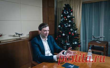 Глава «Аэрофлота» рассказал о минуте на раздумья перед назначением. Ключевым уроком на фоне санкций для главы «Аэрофлота» Сергея Александровского стало умение принимать «честные решения». Сфокусированная работа помогла удержать цены на авиабилеты, утверждает он