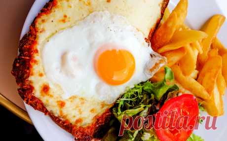 Французский завтрак за 15 минут: «крок-мадам» и «крок-месье» Хрустящие французские сэндвичи впервые приготовили в 1910 году. Крок-мадам – это сэндвич с глазуньей, а крок-месье без неё. Поэтому предлагаем вашему вниманию простой в приготовлен