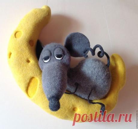 Купить Мышь на Луне - желтый, мышь, войлок, шерсть, валяная игрушка, ручная работа, луна